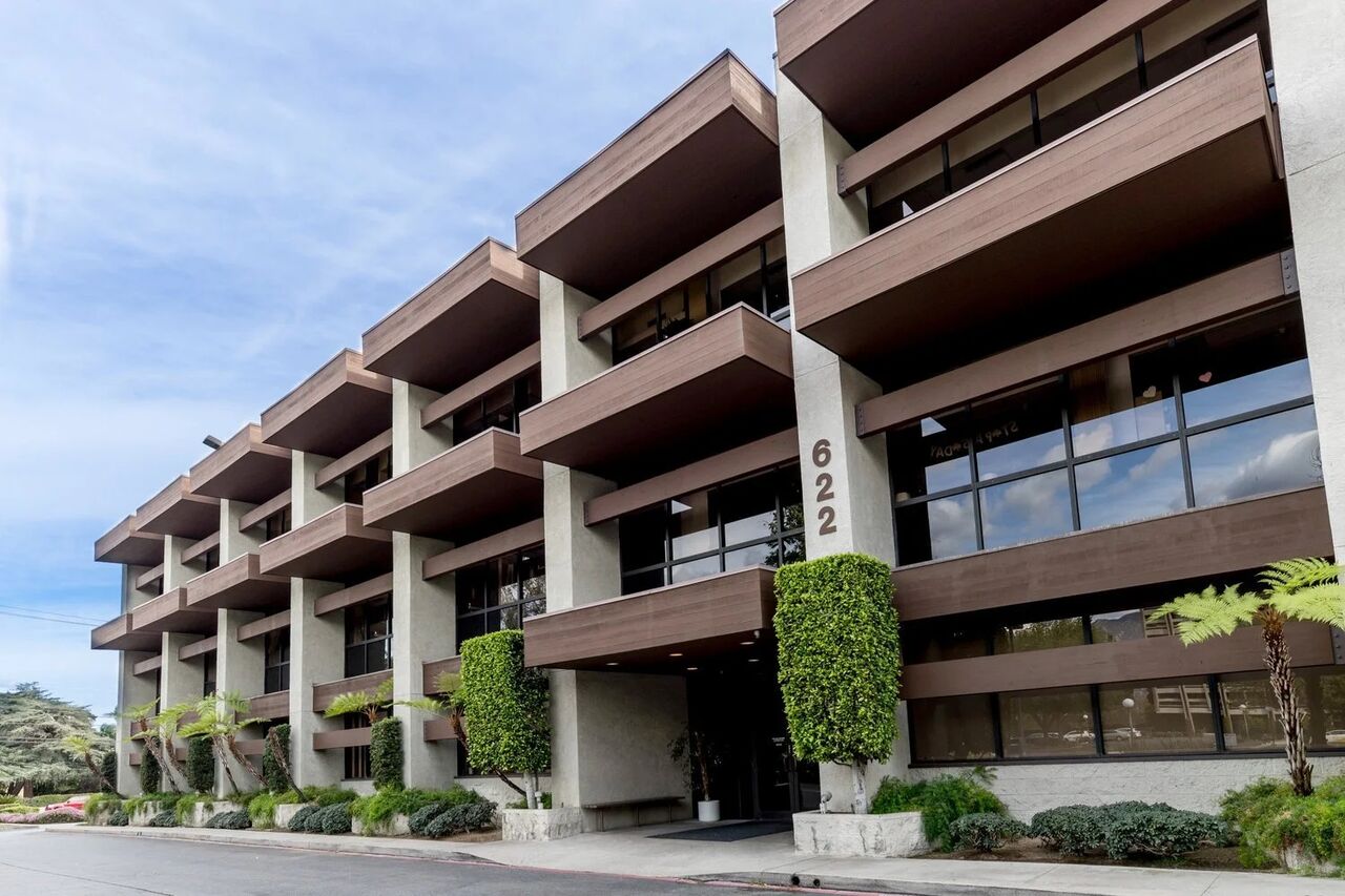 Clinic building exterior in Arcadia
